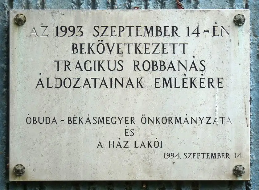 A Jós utcai robbanás áldozatainak emléktáblája
